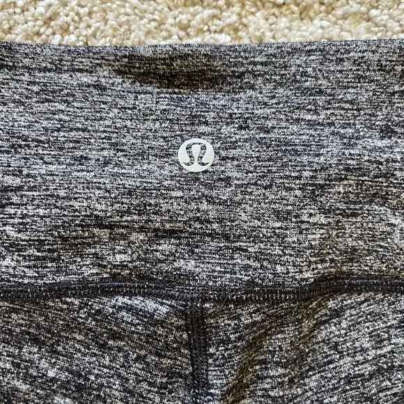 Lululemon Women’s Gray Heather Low Rise Leggings 29” Inseam Fits Size 4/6 - Picture 7 of 7
